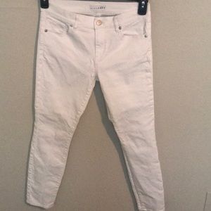 White skinny jeans size 4